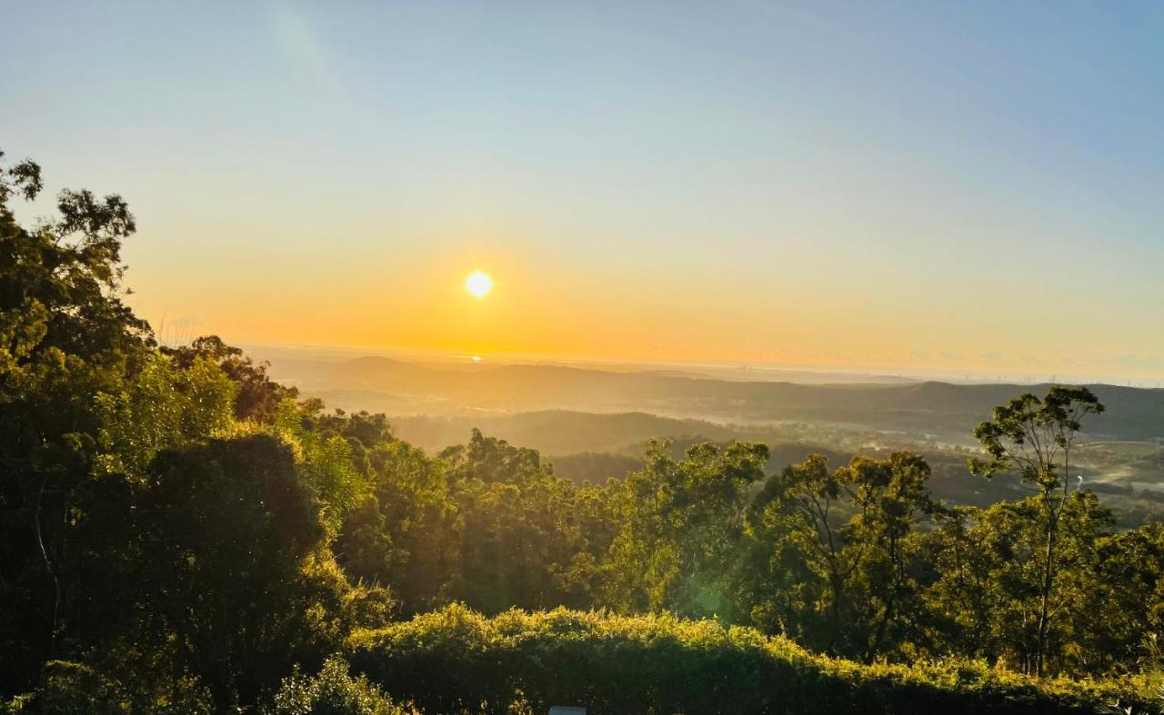 The Hillside Retreat Hotel Tamborine Mountain Exterior photo